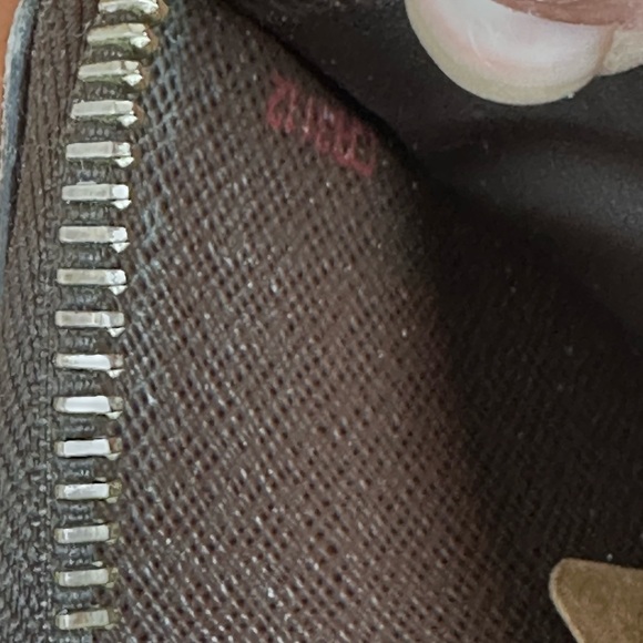 LOUIS VUITTON Damier Ebene Zippy Wallet
Long Wallet CA3112 - Picture 15 of 15